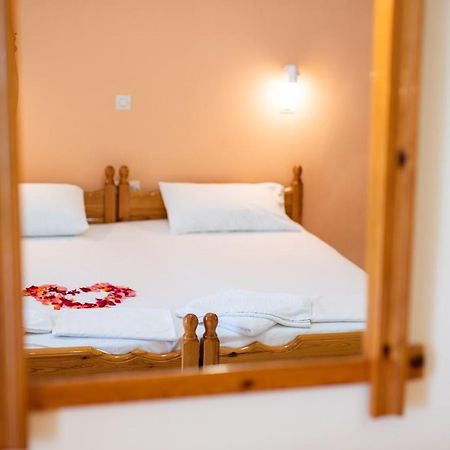 Achillion Apartments & Studios Amoudi Esterno foto