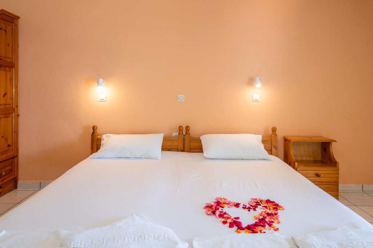 Achillion Apartments & Studios Amoudi Esterno foto
